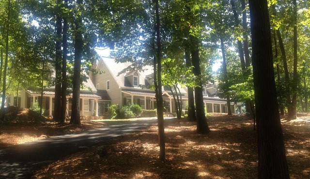 Secluded guest suite-just minutes to dntn Alpharetta/400/Windward.