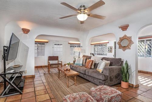 Sequoia Riverfront Main House With Beach Access in Three Rivers