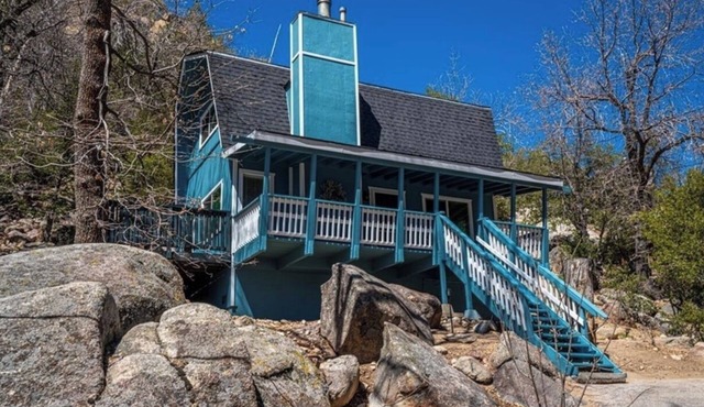 Serene Running Springs cabin. A cozy retreat steps to the National Forest