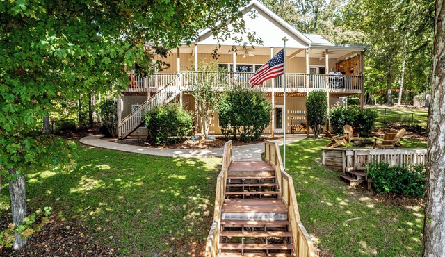 Serenity Outlook - 5bedrooms, Sleeps 12, Kayaks, Games, Firepit + MORE!