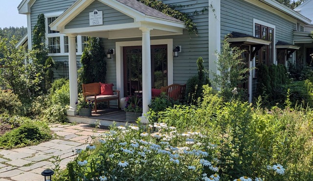 Shipbuilder's home - COMPLETELY surrounded by water: 2 docks for access