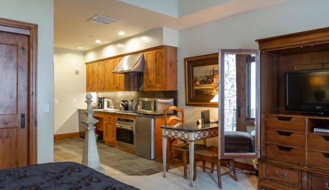 Shooting Star Lodge at Deer Valley Resort - Hotel Room #102