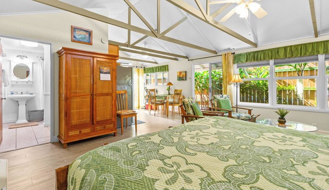 Since 1985 Legal Lanikai Garden Studio AC, across the street from Lanikai Beach!