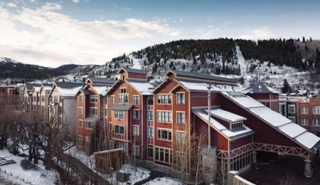 Ski in Ski out 2 Bed, 2 Bath, Living, Dining, Full Kitchen Park City UT-Sleeps 8