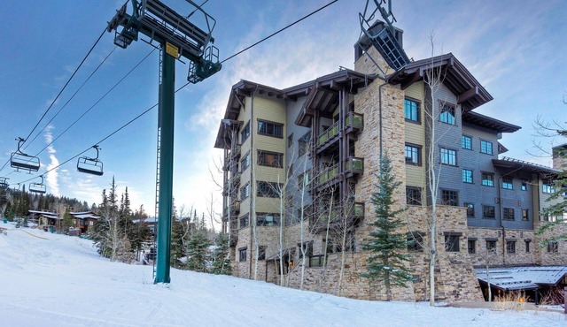 Ski-In Ski-Out Condo with Fireplace