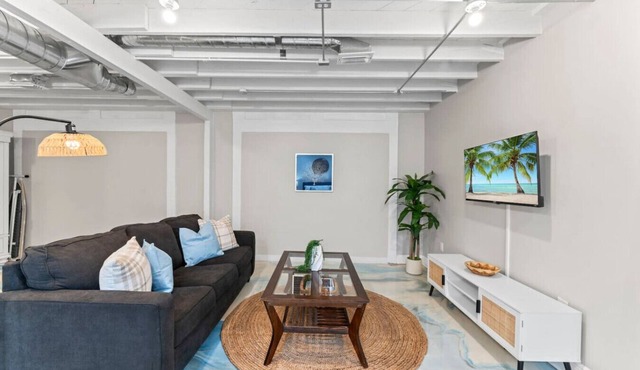 SMV Modern Luna Duplex in Murry Hill