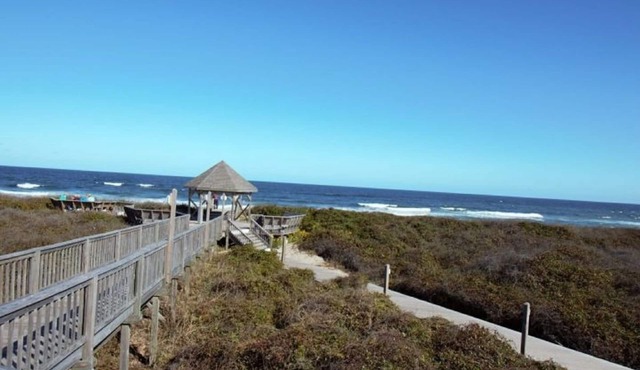 Spacious 2 bedroom suite at oceanfront resort, Barrier Island Station Resort