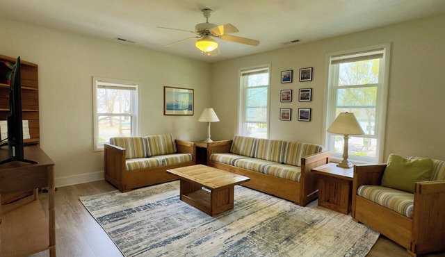 Spacious 3-bedroom apartment steps from the beach in St. Joseph