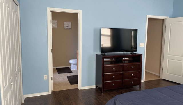Spacious 3 BR/2 BA home - 10 min from JAX airport