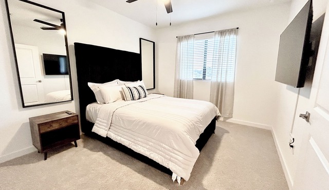 Spacious 4-bedroom condo with WiFi and AC in pleasant Haverhill