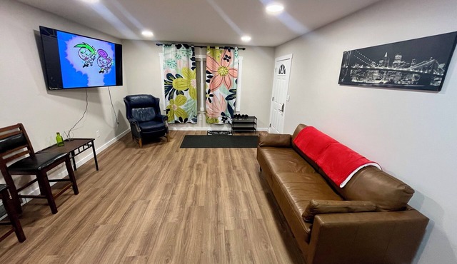 Spacious 4BR Home Sleeps 8 Near Downtown GR & Highways