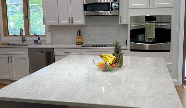 Spacious 5 BR with tennis/pickleball court . Close to the track and Pet friendly