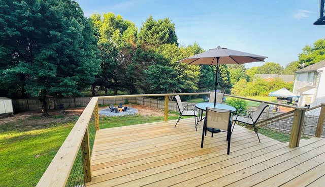 Spacious Family Retreat - Sleeps 10 - Fire Pit - Game room
