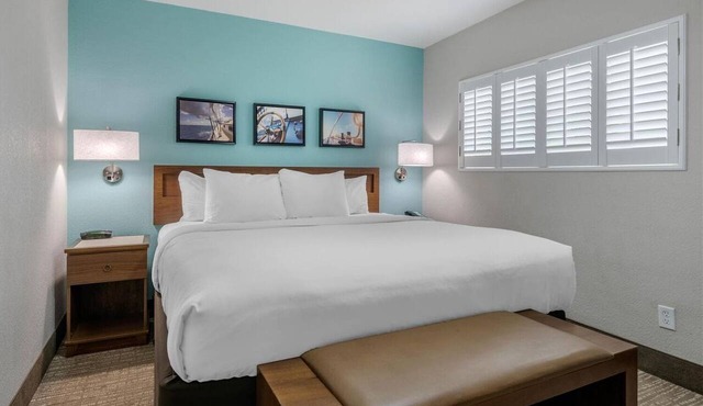 Spacious Retreat | Free Parking | Onsite Pool | Free Breakfast | Pets Welcome