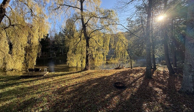 Spacious Riverfront Escape, Gorgeous Fall Colors, Dogs Welcome!