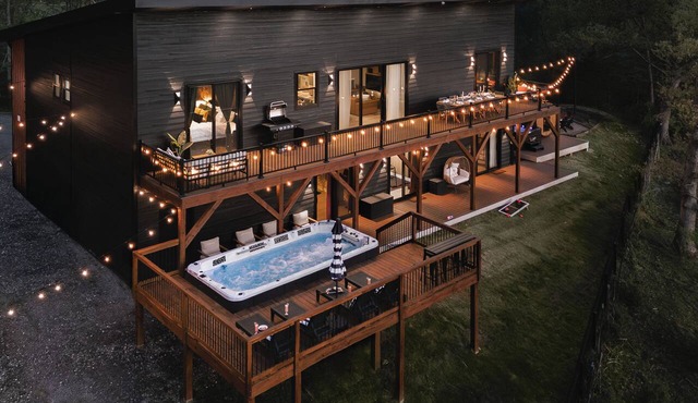 Speakeasy Pool Hot Tub Sleeps 20