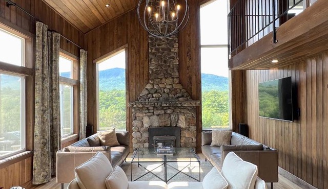 Spectacular Views, Private River Access Home