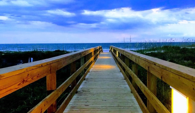 St Augustine Beach Island Escape 2 bed,2 bath,1st floor condo steps to the beach