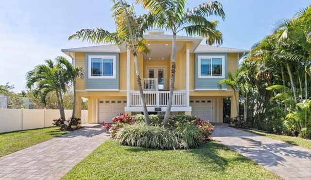 St. Pete Beach Executive Waterfront Retreat