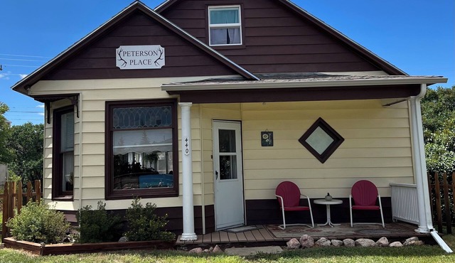 Steps from restaurants and the historic Stockman’s Bar and Grill.