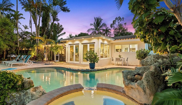 Stylish Modern Tropical Waterway Retreat with Private Pool Near Beaches!