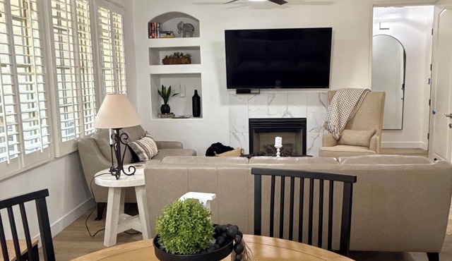 Summer get away in a newly renovated 3 bed/3 bath poolside, mountain view villa!