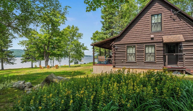 The Boston | Waterfront on Mooselookmegtunic Lake | Pet Friendly