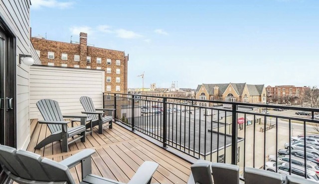 The George and Evelyn on 8th, Evelyn 202
