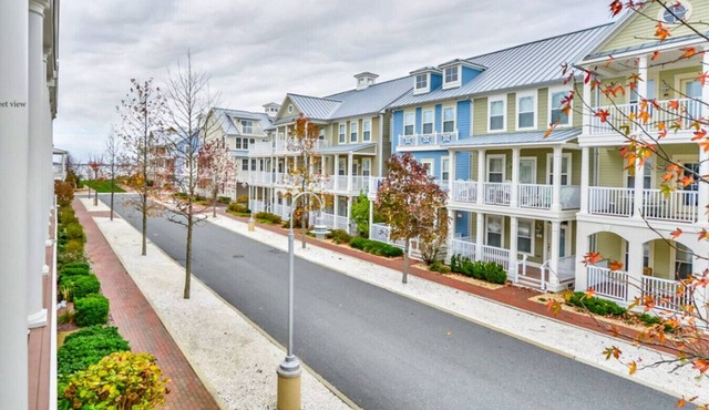 The Harbor House-Bayside-Pool-2 Blocks from Beach