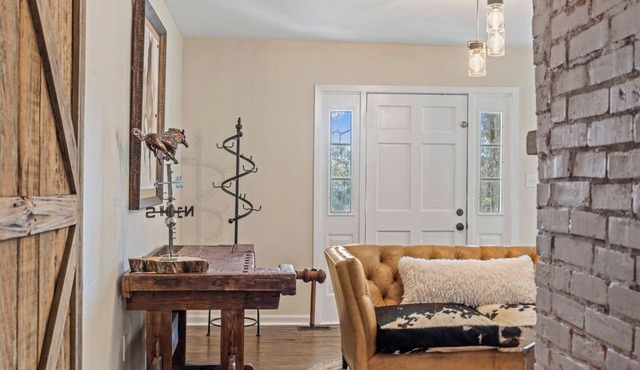 The Lively House - 4 BD Stylish Ranch on 13 AC, 6 MI to Augusta Regional Airport