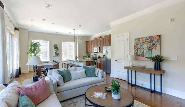 The Luxury Loft on Bay Street, Modern | Central