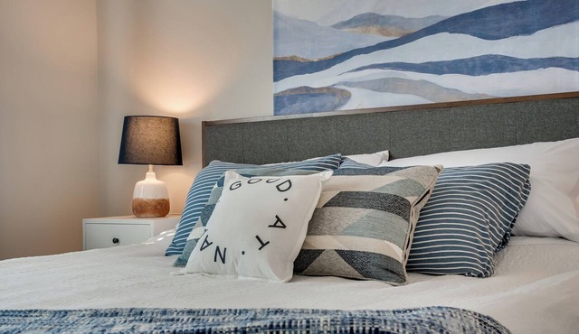 The Madison: 2 King Beds - TVs in BRs - Pool & Gym - WiFi - Washer & Dryer