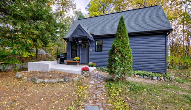 The Owl's Nest Tiny Home - Pet Friendly