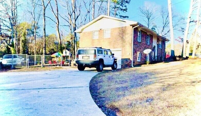 The Suburban Sanctuary: Where Comfort Meets Convenience 8BDS@ALT