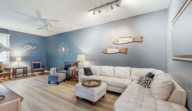 Three-Story Bayside Resort Retreat W/Shared Pool/Hot Tub, Balcony & Central AC
