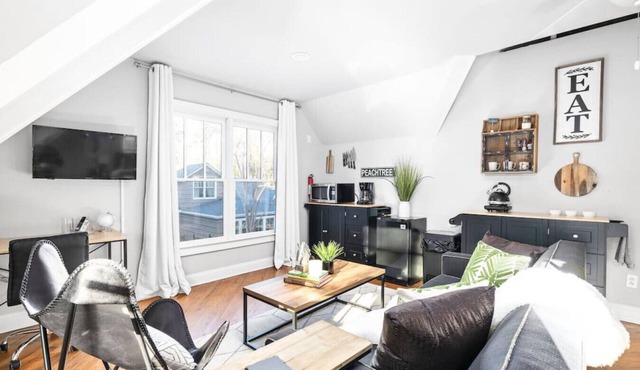 Tiny House Living in heart of ATL +secret backyard