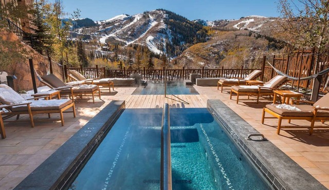 Top 5% Deer Valley Ski-In/Out. Spa Pool + Views. Gym, Ski Valet.