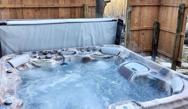 Valley View | Mins to Lake and Ski | Hot Tub