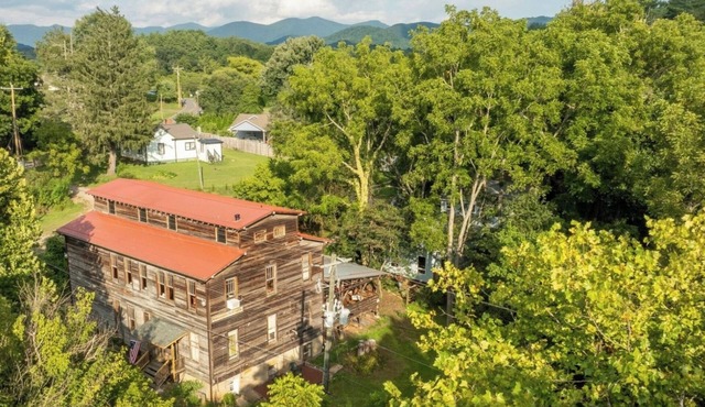 Vintage 1 bed Cottage on Bold Creek at Historic Weaverville Mill Weaverville