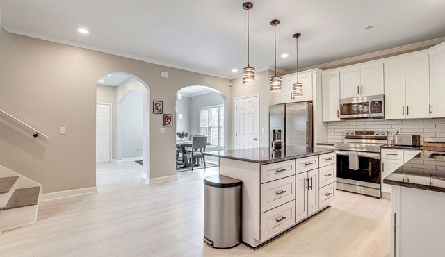 Walk to Mercedes-benz! Centrally Located ATL Base