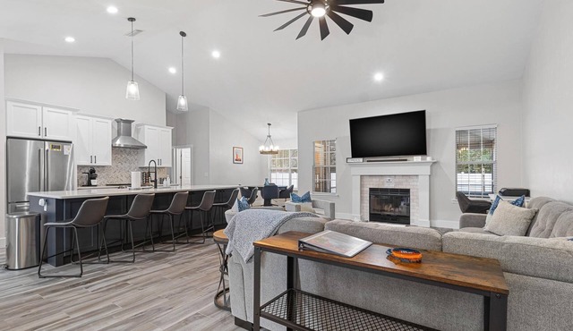 Walk to UF Stadium! Modern Home with Grill + Patio