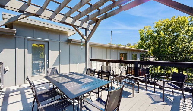 Walkable Gem! Dtwn Chattanooga Base w/Balcony