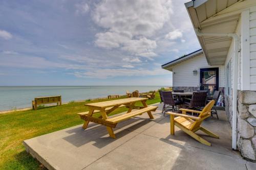 Waterfront Lake Huron Getaway w/Private Beach