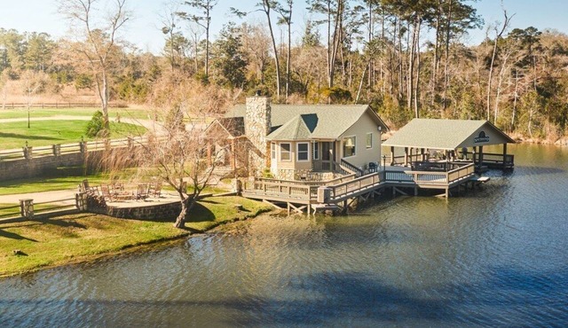 Waterfront Luxury Lodge Retreat