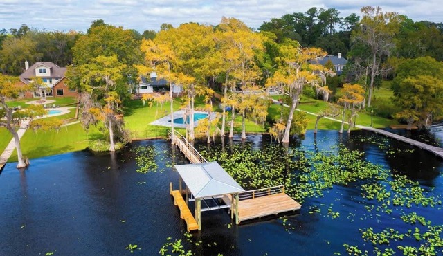 "Waterfront Paradise" Dock, Pool, Boathouse
