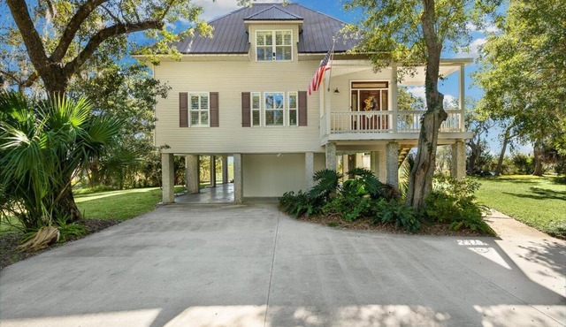 Waterfront Vacation Rental in Darien, GA - Private Hot Tub & Dock