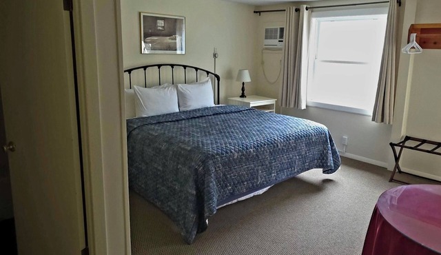 Wilson Lake Inn Waterfront Stay | Kayaks, Canoes, WiFi & Lake Views