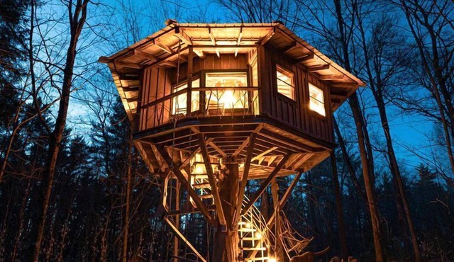 Wonderful Tree House Perfect for a Glamping Getaway in the Adirondack Mountains, New York