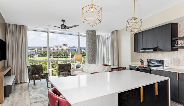 Wyndham Atlanta Resort | Two 3BR Suites Sleeps 20!