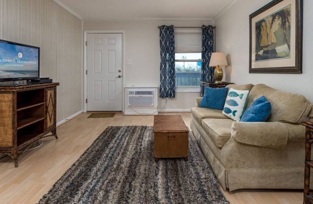 1BR 1BA North Ocean City condo is close to popular restaurants, the movie theater, and family activities